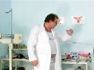 La tchèque Carmen Blue écarteuse vérifie,