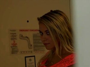 MM commence sous la douche. MM commence sous la douche