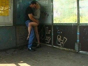 Sexe au dépôt de train / dans la camionnette