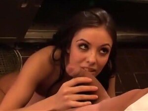 La pornstar exotique Lorena Sanchez dans des gros seins incroyables,