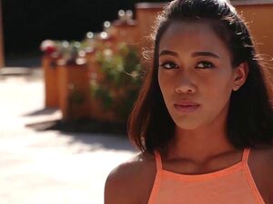 Exxxtrasmall - Petites nanas baisées par une énorme bite - Porno HD