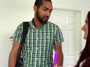 Maci May a besoin d'une grosse bite noire, pas de son petit mari.