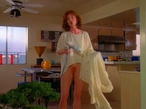 Julianne Moore nue - Short Cuts 1993. Julianne Moore dans une scène