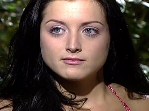 Brune en chaleur baisée par Carnie. D'habitude, tu ne t'attends pas