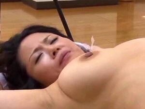 Miki Sato, une nana japonaise mature en action hardcore, est une femme