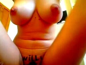 Un spectacle amateur inoubliable avec une camgirl brune bien