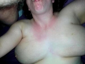 Suce, baise et éjacule dans ma copine fraîche et bien foutue