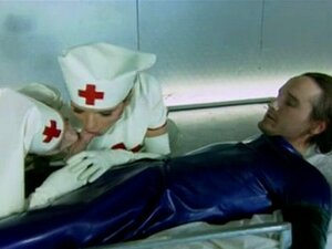 Zoe fresh & Sabrina Jade - Infirmières en latex anal. Zoe fresh &