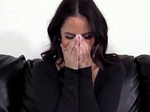 La plantureuse Melody naturelle se fait baiser le cul avant son