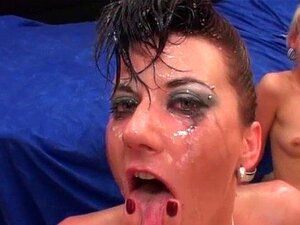 Quand les salopes adorent le sperme chaud, elles devraient le donner