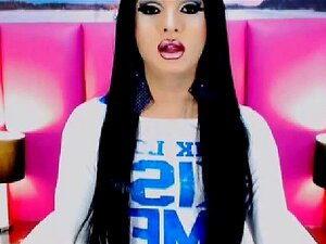 Tranny se branle avec sa bite monstrueuse