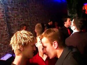 Petite galerie porno gay avec des bites pour la première fois Ces