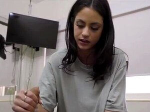 Gros cul Latina Mignonne demi-sœur Melody Foxx surprise en train de