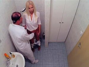 FakeHospital Blonde à gros seins reçoit une creampie du docteur