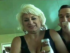 La mature Dana Hayes avale du sperme