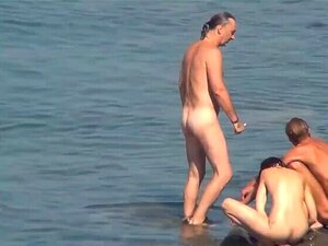 De vraies plages nues découvrant les plus belles nanas nues d'Europe