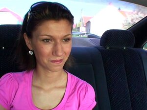 Amanda Vamp dans du porno pick-up avec une nana chaude et un mec en