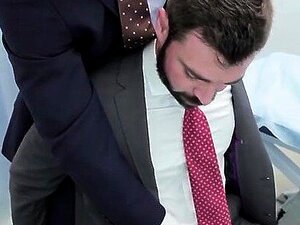Sexe anal gay musclé et éjaculation