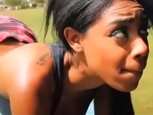 recent18 une nerd maigre et méga-busty baise son instructeur de sport