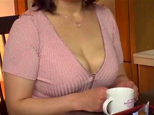 Regardez la belle-mère japonaise sexy En Loi 670 maintenant ! -