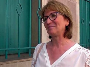 Regarde cette prof de français divorcée et timide maintenant ! -
