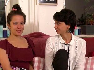 Ersties : Des filles amateurs se frottent et mangent des chattes