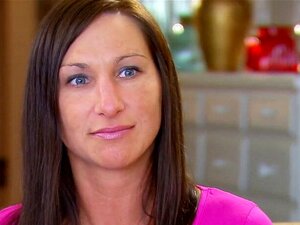 Fête à la piscine sans bikini devient assez chaude pour une grosse