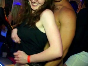 Vrai amateur européen en chaleur, spitroast public