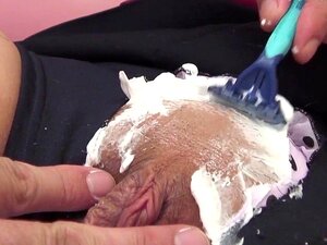 Aoi Nohara chatte rasée et baisée - JAV non censuré-. Aoi se fait