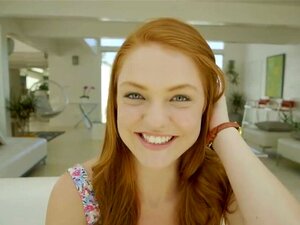 La mignonne rousse BLACKED apprécie le sexe interracial