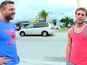 Voir la bite dressée des mecs en public gay xxx Vrai super-baisage