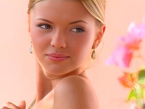 casting de beauté blonde attirante