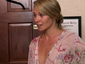 Assiste à la rencontre sensuelle entre Shyla et Taylor alors qu'elles