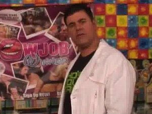 La maigre Latina Isis Taylor suce le chanceux gagnant Billy