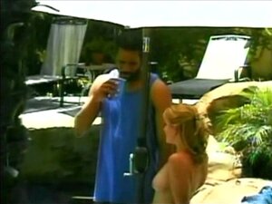 Sexe interracial sur une chaise de plage (de 7lives xposed)