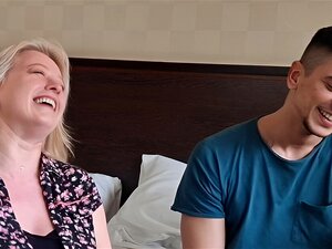 Deux amis Anna Lynx et Tommy Cabrio s'entraident avec leur libido
