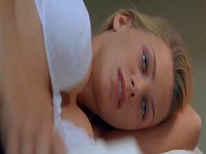 Natasha Henstridge - Espèces