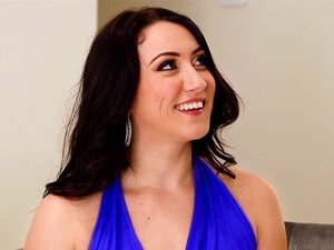 Une brune pulpeuse se fait double pénétrer pour son anniversaire -