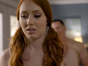 Petite rousse naïve babysitter analysée par un vieux mec. La