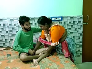 Un mignon garçon indien baise avec une belle bonne chaude Bhabhi !