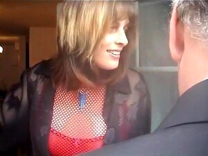 Action chaude avec le patron plus âgé en charge, Lynn est une nana