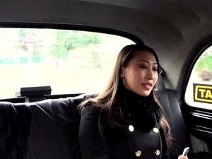 Fake Taxi - Une nana asiatique française à gros seins essaie une
