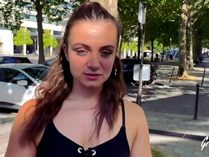 Lauren, une fraîche sportive, se dévoile dans un plan à trois