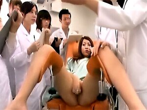 Belle fille asiatique avec de longues jambes sexy et se fait baiser la