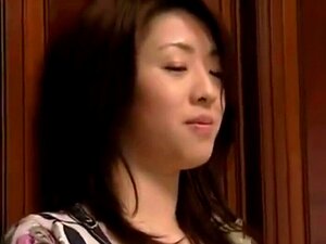 Qui est-elle Comment s'appelle-t-elle - vidéo 1. Regarde Qui est-elle