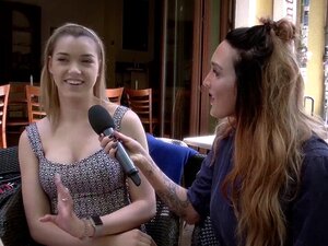 Super mignonne blonde allemande trouve un mec au hasard dans la rue