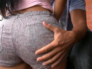 28 Latinas avec un énorme cul f