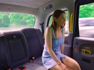Publier une baise de chatte dans le taxi le plus faux de tous les