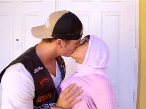 Mia Khalifa surprend sa belle-mère