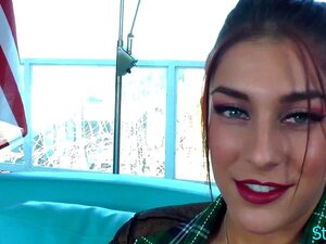 Une brune extraordinaire mischa brooks se fait lécher et baiser. La